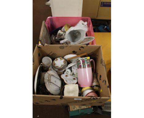 TWO TRAYS OF CERAMICS TO INCLUDE BOXED ROYAL WORCESTER ITEMS