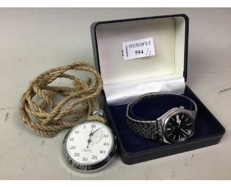 VINTAGE SEIKO 5 GENT'S WRIST WATCH, boxed, along with a Smith's yacht timer stop watch finished in chromeQty: 2