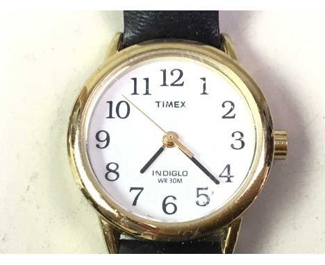COLLECTION OF VINTAGE AND FASHION WATCHES, including Avea, Timex and others