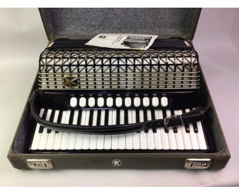 HONER ATLANTIC 1B IV DELUXE ACCORDION, casedOverall decent condition keys and bag appear to be in good condition, three butto