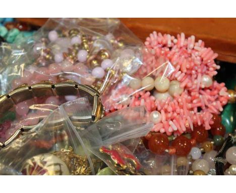 SELECTION OF VINTAGE BEADS
including turquoise, amber, bakolite, a pair of arts and crafts style drop earrings etc.
