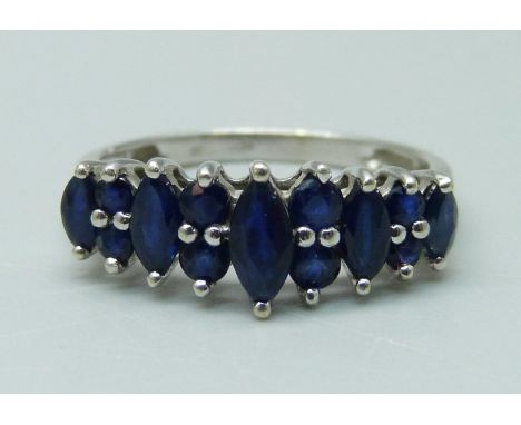 A 9ct white gold and sapphire ring, 2.2g, N 