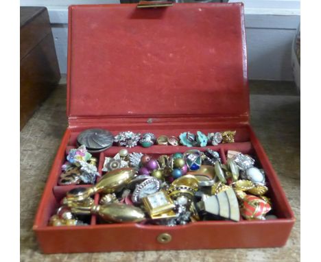 Vintage clip-on earrings 