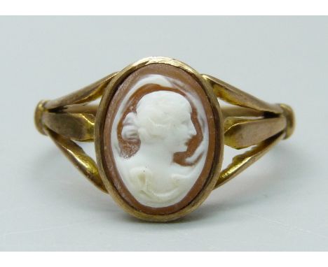 A 9ct gold cameo ring, 3g, R 