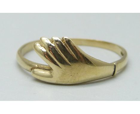 A 9ct gold ring, 1.7g, T 
