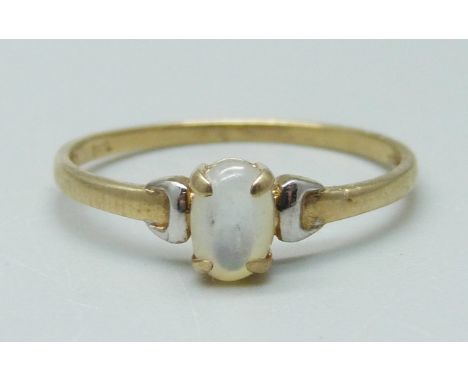 A 9ct gold and moonstone ring, 1g, O/P 