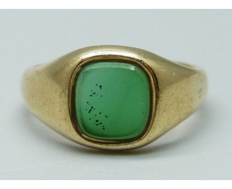 A vintage 9ct gold and chalcedony ring, worn Birmingham mark, 3.2g, J 