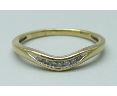 A 9ct gold and diamond ring, 1.34g, M 