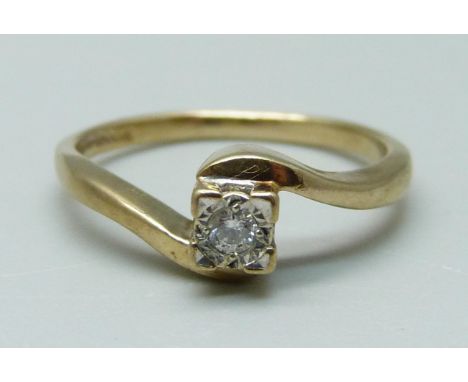 A 9ct gold and diamond ring, 2.1g, K 