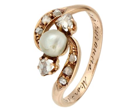 18K Yellow gold Art Nouveau ring with cultivated baroque pearl. Set with a cultivated baroque pearl (Ø 5.10 mm) and eight ros