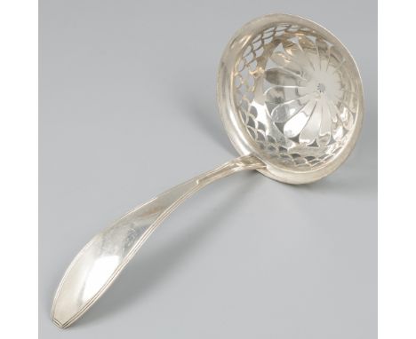 Silver sugar sifter spoon, Pieter Bouscholten, The Hague 1830. With round bowl with openwork flower shape. The handle with do