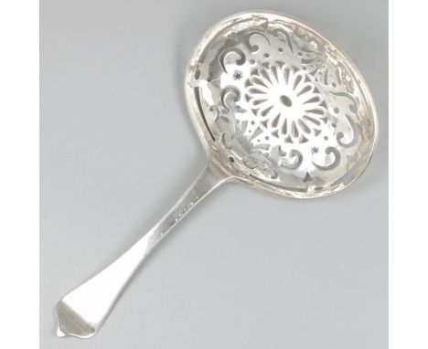 Silver sugar sifter spoon, Andele Andeles, Leeuwarden 1709-1754. This typical Frisian model sifter spoon (see Dutch Small Sil