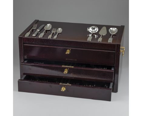 Robbe & Berking 101-piece cutlery cassette, model Alt-Spaten, silver. A 12-person cutlery cassette with three drawers. The ca