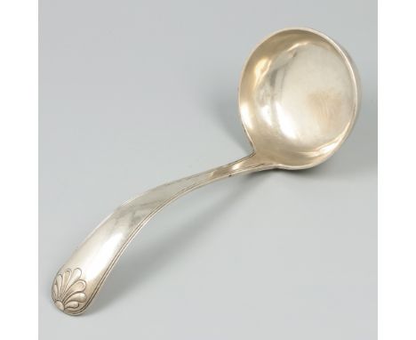 Gravy / sauce ladle silver. With edging and fan-shaped detail on terminal. The Netherlands, Rotterdam, G. Koops &amp; Zoon, 1
