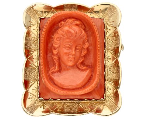14K Yellow gold pendant / brooch set with red coral. Red coral in the representation of a portrait of a lady (approx. 32.5 x 