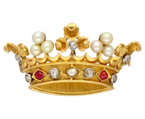 18K Yellow gold brooch set with pearl, natural ruby and diamonds. Set with seven cultured pearls (Ø approx. 3.3 mm / 1x Ø app