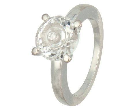 Chopard 18K white gold ring set with a diamond. Brilliant cut diamond. Hallmarks: 750 Dutch assay mark, Chopard, serial numbe