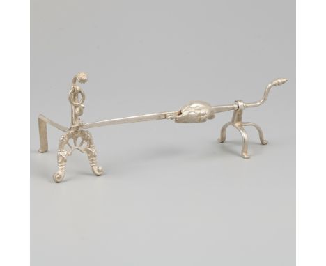 Miniature rotisserie / roasting spit (Netherlands, 18th century) silver. Beautiful 3-part miniature, with many details. The r