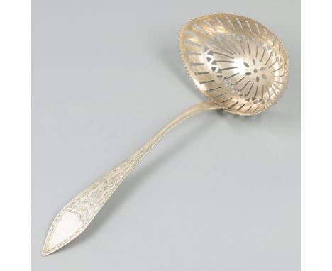 Silver sifter spoon, Johannes Anthony Timmermans, Amsterdam 1807-09. Equipped with boat-shaped pierced bowl with serrated edg