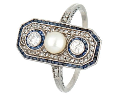 Platinum Art Deco ring set with approx. 0.20 ct. diamond, sapphire and pearl. Set with 2 old European cut diamonds of approx.