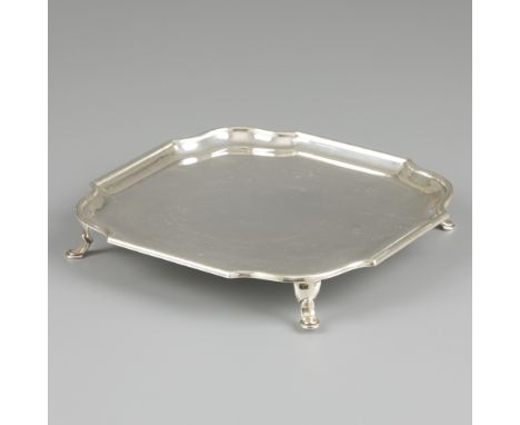 Cabaret silver. Square model with reinforced edge and standing on four feet. United Kingdom, Sheffield, Hawksworth, Eyre &amp