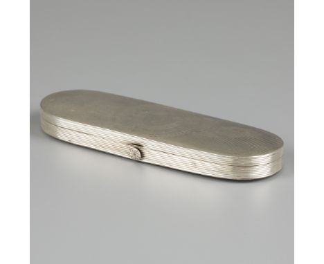 Glasses case silver. Oval model with engraved decorations. Lined with purple felt inside. The Netherlands, Schoonhoven, Andri