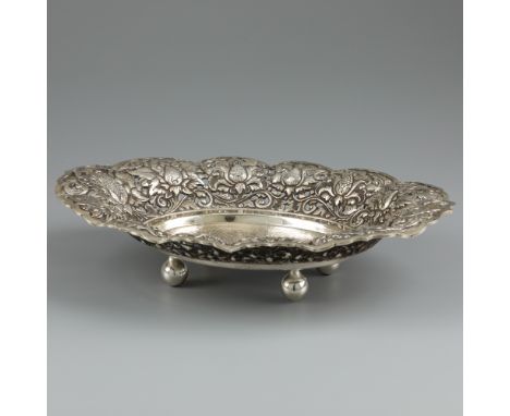 Fruit basket, silver. Beautiful model made in Djokja silver, standing on four ball feet. Indonesia, mid 20th century, hallmar