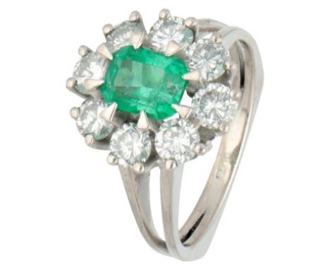 18K White gold entourage ring set with  emerald and diamond. Hallmark: 750 Dutch assay mark. Set with rectangular step cut sy