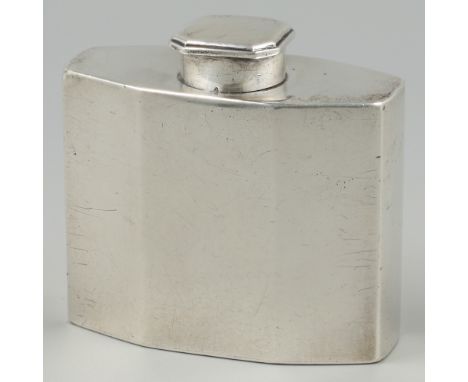Tea caddy silver. Small model, possibly a travel size. France, Paris, Henin &amp; Cie., late 19th/early 20th century, hallmar