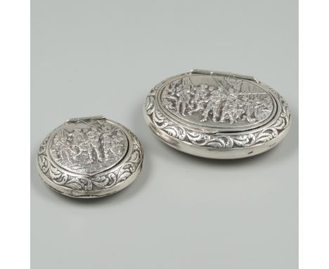 Pills &amp; peppermint boxes, silver. In oval and round shape, both with image of "the Night Watch" by Rembrandt in relief. N