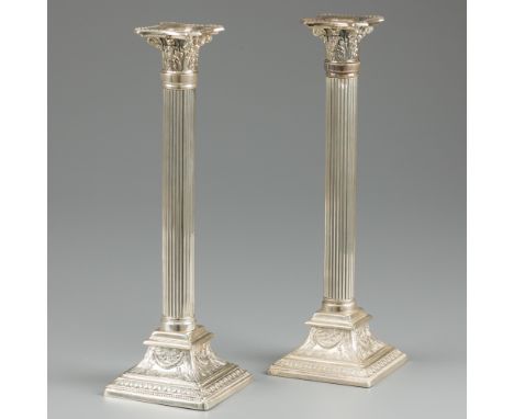 2-piece set Corinthian column candlesticks, silver. Very fine set in the style of a Corinthian column. The foot is decorated 