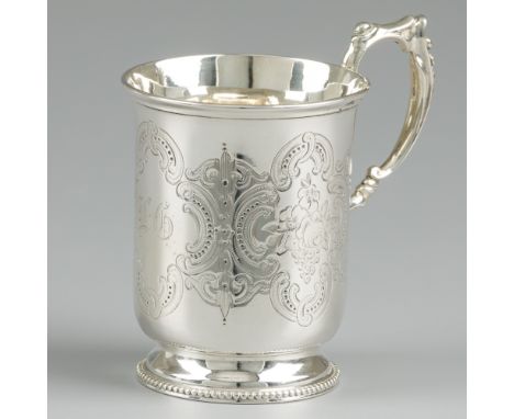 Drinking cup silver. Richly decorated with engraved cartouches, reinforced upper rim and pearl rim on foot. United Kingdom, L