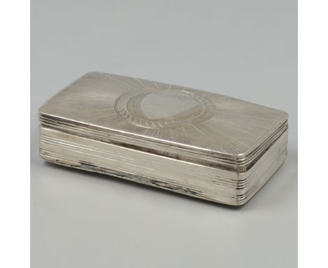 Snuff box silver. Rectangular model with reeded bands and radial line pattern on lid. The Netherlands, 1850, hallmarks: lion,