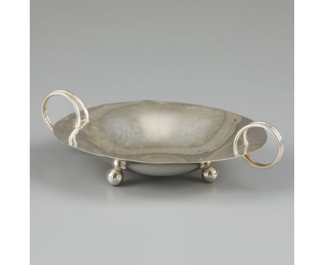 Bonbon / candy dish "Amsterdamse School", silver. With typical "Amsterdamse School" details. The Netherlands, Amsterdam, P. K