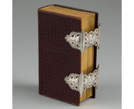 Bible with double silver locks. Bible by joh. Enschedé and sons 1845, with two beautiful identical silver locks with repoussé
