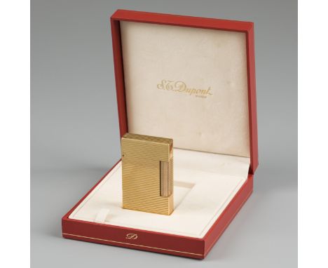 S.T. Dupont lighter. Beautiful lighter complete with original box and papers. France, Paris, S.T. Dupont, 20th century, hallm