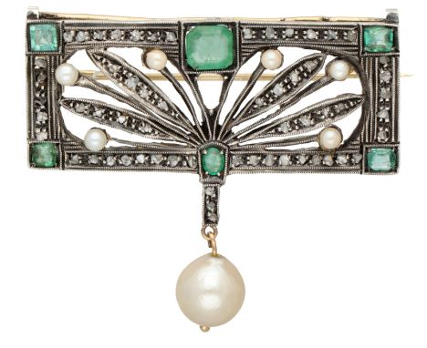 Gold / silver Art Deco brooch with emerald, pearl and diamond. Handmade ajour cut rectangular Art Deco brooch, inlaid at the 