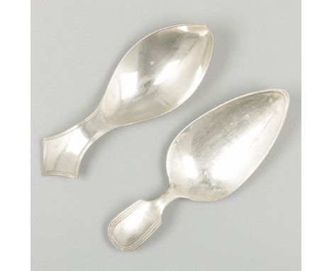 Silver Empire tea thumbs (2), Netherlands 1818 / 1843. Empire tea thumbs. Model with pointed terminal from 1818 and model wit