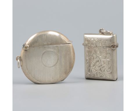 2-piece lot silver Vesta cases. Round model and rectangular model, both with engraved decoration. United Kingdom, Birmingham,