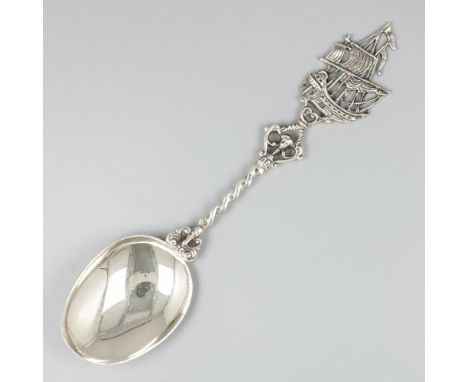 Silver commemorative spoon. Equipped with a stylized sailing ship and partly twisted handle. Netherlands, Leeuwarden, W.J. Du