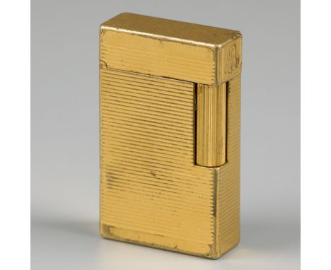 S.T. Dupont lighter. Beautiful lighter with ribbed decoration and gilding. France, Paris, S.T. Dupont, 20th century, hallmark