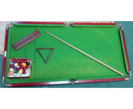 Vintage Joe Davis quarter sized billiards table with outer cardboard box (60cm x 125cm) 