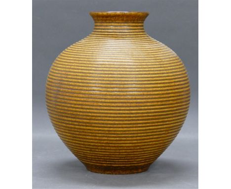 ZiervaseKeramik, modern, Ziervase, braun mit schwarzen Kreisen, signiert "1101/30 M/R“, h 31 cm
