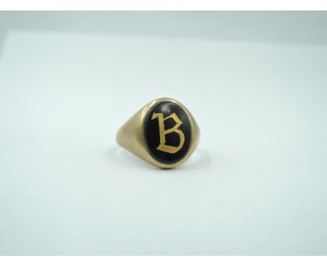 A gent's 9ct rose gold signet ring having onyx panel bearing initial 'B', size V &amp; approx 5.9g