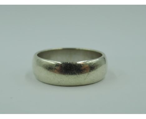 A 9ct white gold wedding band, size M &amp; approx 5.6g
