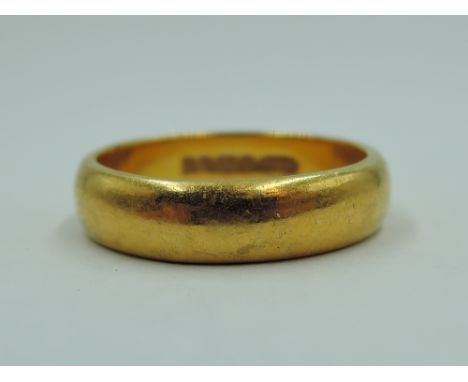 A 22ct gold wedding band, size L/M &amp; approx 6.1g