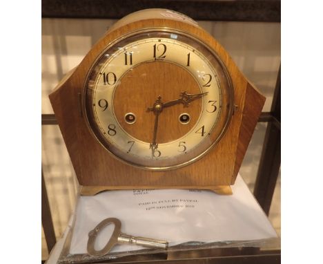 Oak cased chiming mantel clock in working order 