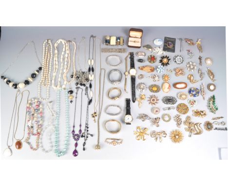 A collection of vintage retro mid 20th century circa 1970’s and later costume jewellery to include brooches - Wedgwood brooch