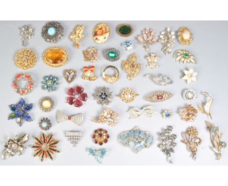 A collection of approximately 50 vintage retro mid 20th century and later brooches / pin brooches to include enamel brooches,