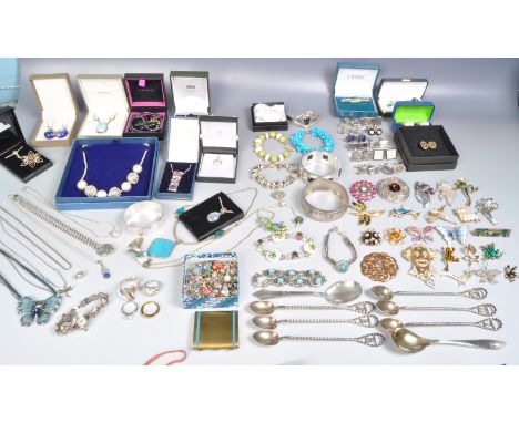 A large collection of vintage mid 20th century circa 1950’s and later costume jewellery to include white metal, yellow metal 